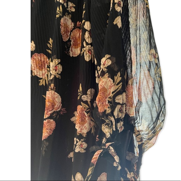 🌸4/$50🌸 off the shoulder floral dress DEX - Picture 4 of 8